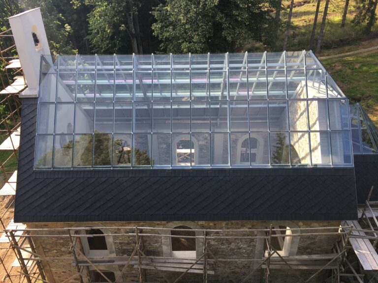 prosklená střecha kostela