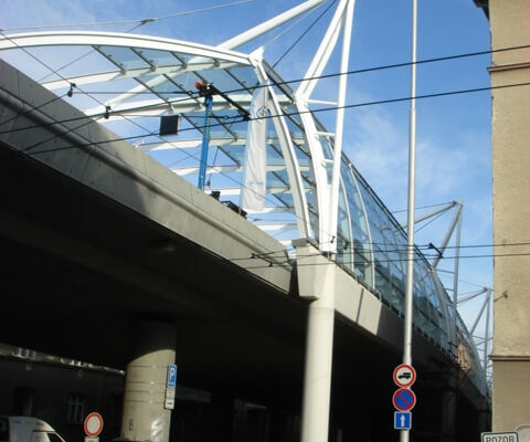 skleněný protihlukový tunel